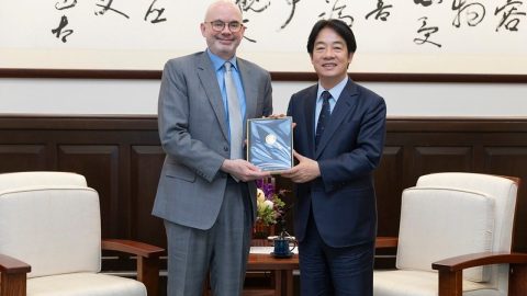 President Lai Ching-te presents Raymond Greene, the new director of the American Institute in Taiwan (AIT) Taipei Office, with a gift on July 10. (Photo: Office of the President, Republic of China (Taiwan))