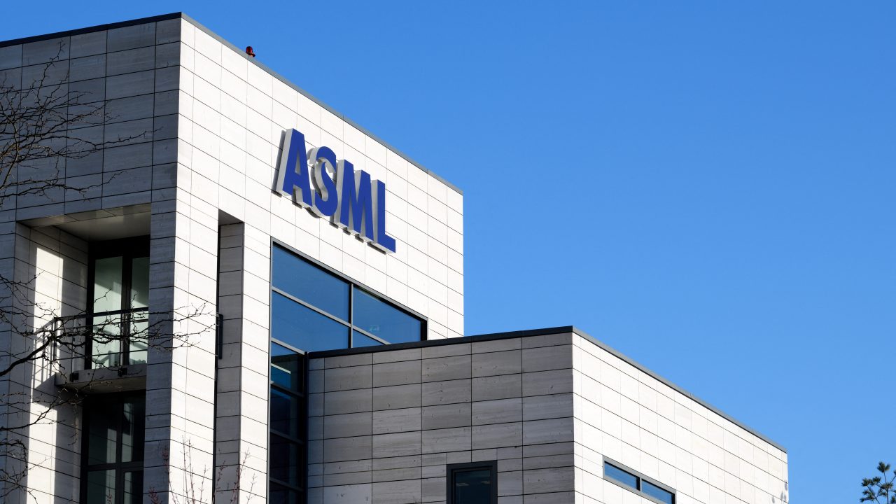Dutch Government Tries To Stop ASML From Moving Out