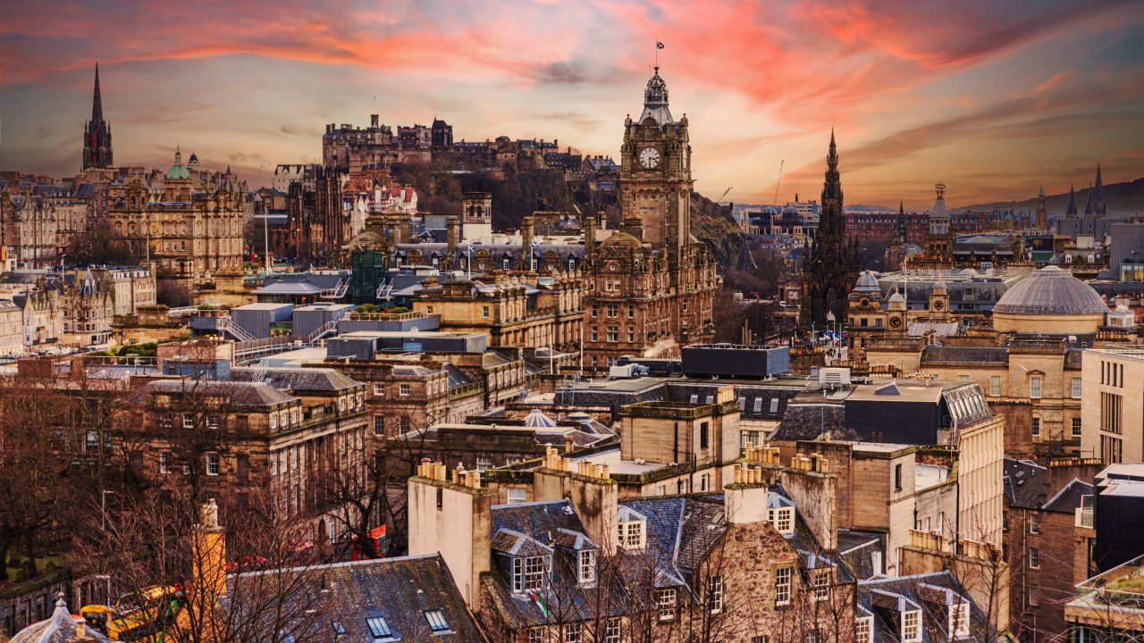 A view of Edinburgh Castle overlooking the New Town. (Photo: IMAGO/Christian Offenberg via Reuters Connect)