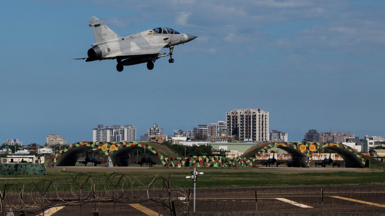 AFP F Q v HighRes TaiwanChinaDefenceDrills