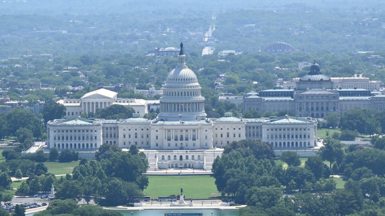 AFP B WP L v HighRes TrumpThemePresidency