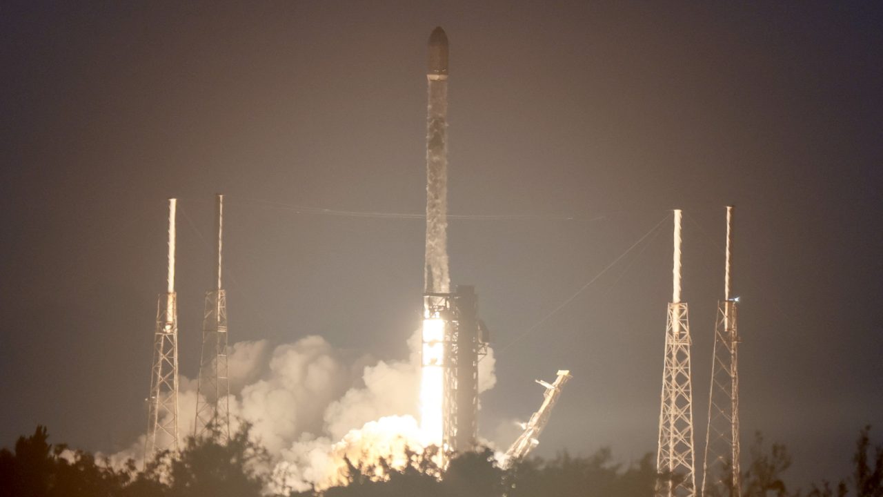 AFP v HighRes SpacexFalcon RocketLaunchesStarlinkSatellite